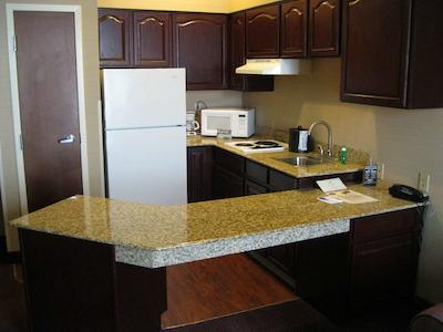 بست وسترن پلاس هانافرد این اند سویتز