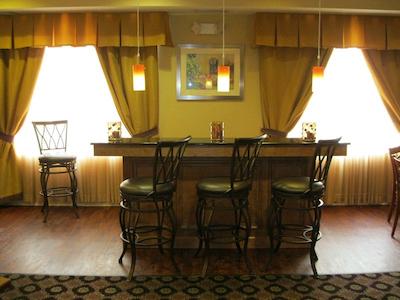 بست وسترن پلاس هانافرد این اند سویتز