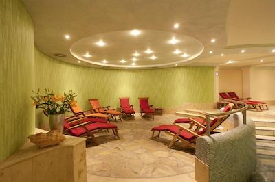 درینت استراندریزرت اند اسپا اُستسیباد ووسترو