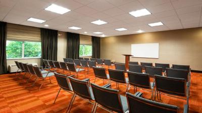 هلید این اکسپرز هتل اند سویتز نرد اسیتل-شرلین