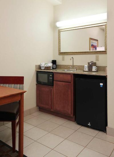 هامپتون این اند سویتز اُنتاریو