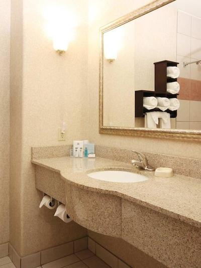 هامپتون این اند سویتز اُنتاریو