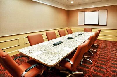 هامپتون این لویسویل دونتون