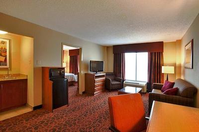 هامپتون این لویسویل دونتون