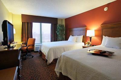 هامپتون این لویسویل دونتون