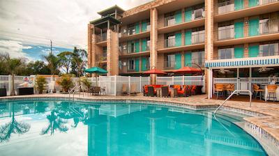 بست وسترن پلاس سیستا کی گاتو