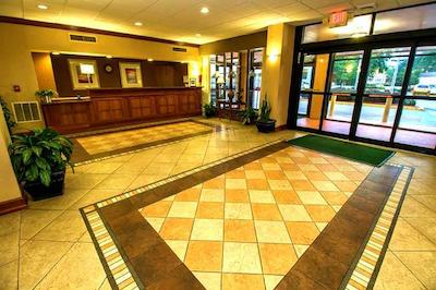 بست وسترن پرمیر آیرپرت/اکسپو سنتر هتل