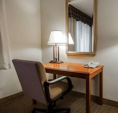 کلارین هتل کنفرنس سنتر-نرد