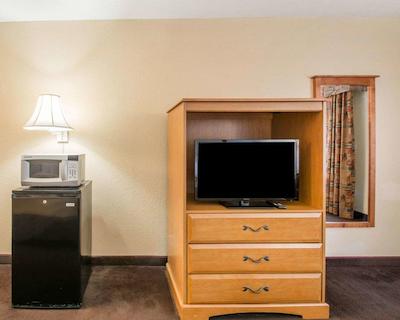 اکنو لج آیرپرت ات رج استادیوم