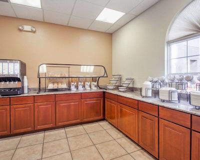 اکنو لج آیرپرت ات رج استادیوم