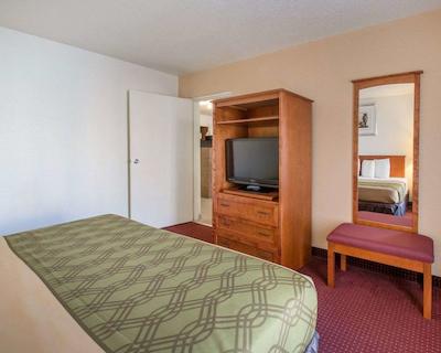 اکنو لج آیرپرت ات رج استادیوم