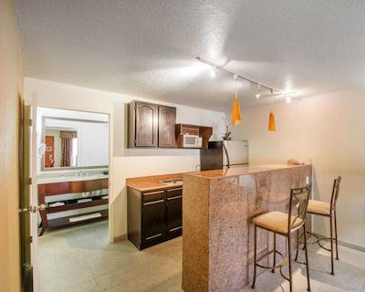 اکنو لج آیرپرت ات رج استادیوم