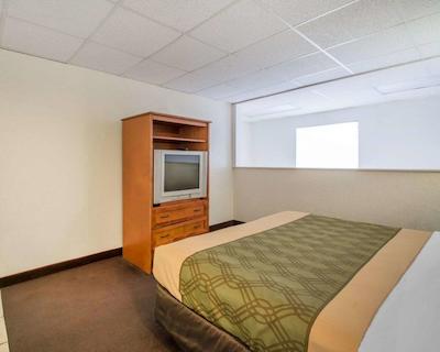 اکنو لج آیرپرت ات رج استادیوم