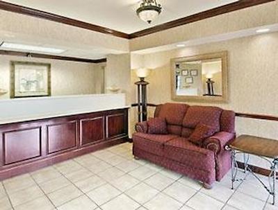 سوپر 8 رالای دونتون اسود