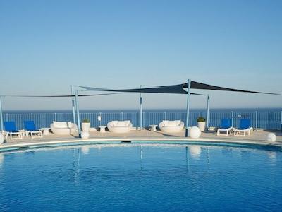 هتل ال پورتو بای پیر اند واکانسز