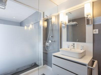 هتل ال پورتو بای پیر اند واکانسز