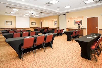 هموود سویتز بای هیلتون انچراج