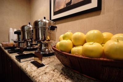 هموود سویتز بای هیلتون انچراج