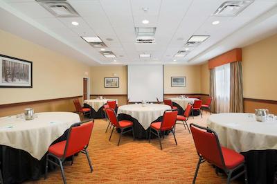 هموود سویتز بای هیلتون انچراج