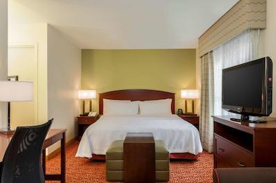 هموود سویتز بای هیلتون انچراج