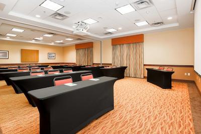 هموود سویتز بای هیلتون انچراج