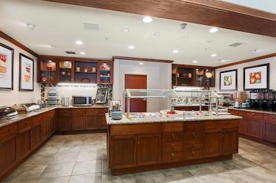 هموود سویتز بای هیلتون انچراج