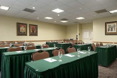 هموود سویتز بای هیلتون هوستون ایاه آیرپرت بلتو 8