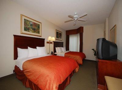 هموود سویتز بای هیلتون هوستون ایاه آیرپرت بلتو 8