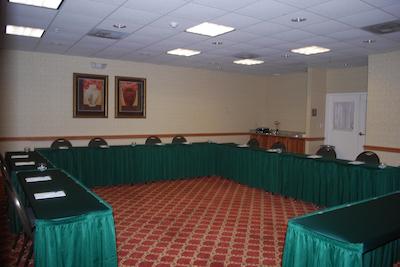 هموود سویتز بای هیلتون هوستون ایاه آیرپرت بلتو 8