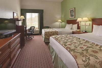 لا کوینتا این تامپا اسود