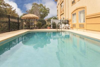 لا کوینتا این تامپا اسود