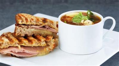 هلید این ویرجینیا بیچ-اُسینسید (21است است)