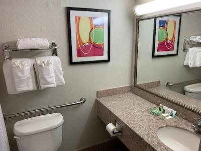 هلید این ویرجینیا بیچ-اُسینسید (21است است)