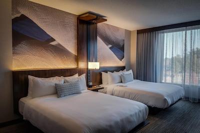 ریچمند ماریت شرت پومپ