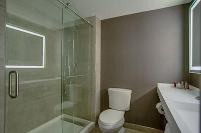 ریچمند ماریت شرت پومپ