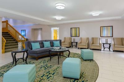 هموود سویتز بای هیلتون فنیکس-مترو سنتر