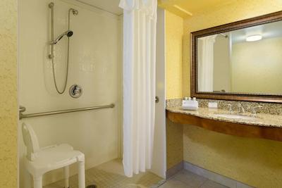 هموود سویتز بای هیلتون فنیکس-مترو سنتر