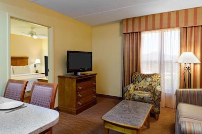 هموود سویتز بای هیلتون فنیکس-مترو سنتر