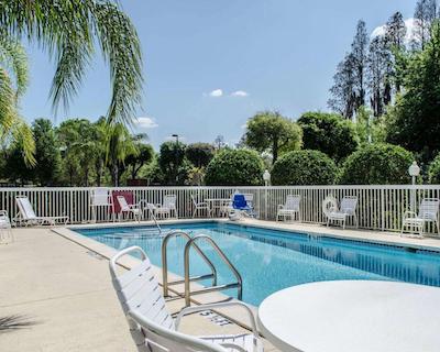 اسلیپ این نیر بوش گاردنز-وسف