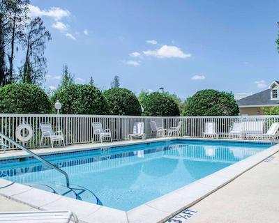 اسلیپ این نیر بوش گاردنز-وسف