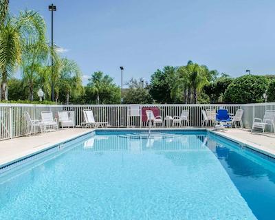 اسلیپ این نیر بوش گاردنز-وسف