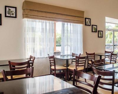 اسلیپ این نیر بوش گاردنز-وسف