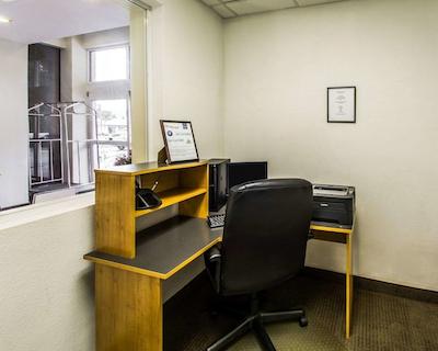 اسلیپ این اُرلاندو آیرپرت