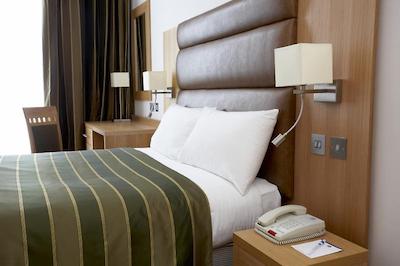 ایبیز استیلز لندن گلوسستر راد هتل