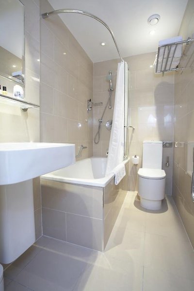 ایبیز استیلز لندن گلوسستر راد هتل