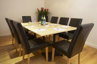 ایبیز استیلز لندن گلوسستر راد هتل