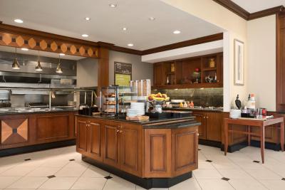 هیلتون گاردن این ترنتو واوگهان