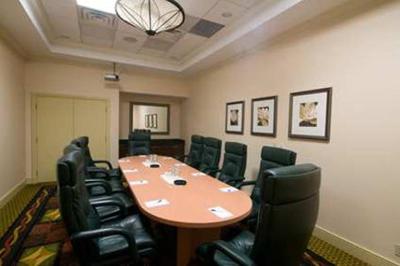 هیلتون گاردن این ترنتو واوگهان