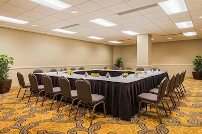 هیلتون ایندیاناپلیز هتل اند سویتز