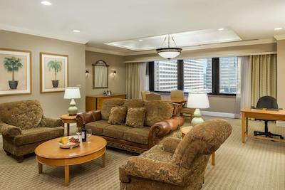 هیلتون ایندیاناپلیز هتل اند سویتز